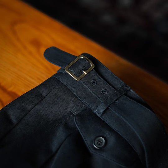 Herren Bundfaltenhose mit verstellbaren Seitenschnallen und Umschlag Nord Taschen