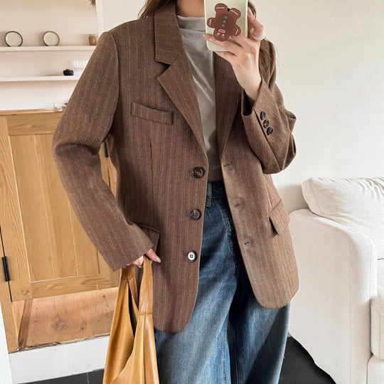 Damen Oversize-Tweedblazer mit Fischgrätmuster, markanter Schulterlinie und Pattentaschen Nord Taschen