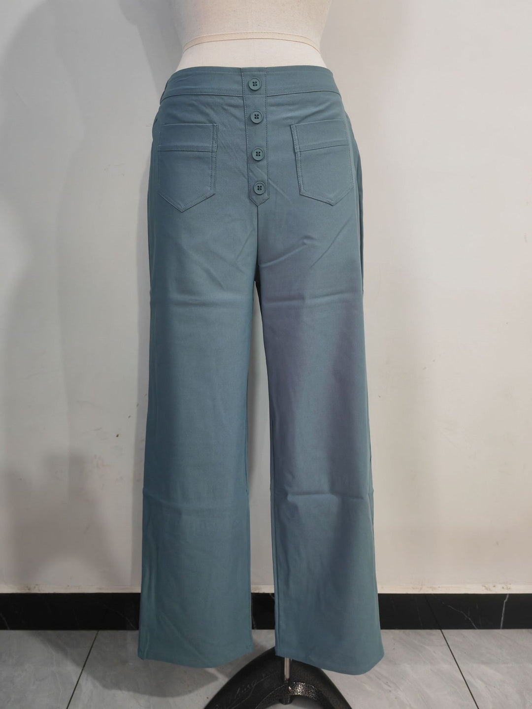 Damen Hochtaillierte weite Hose mit Knopfleiste und aufgesetzten Taschen Nord Taschen
