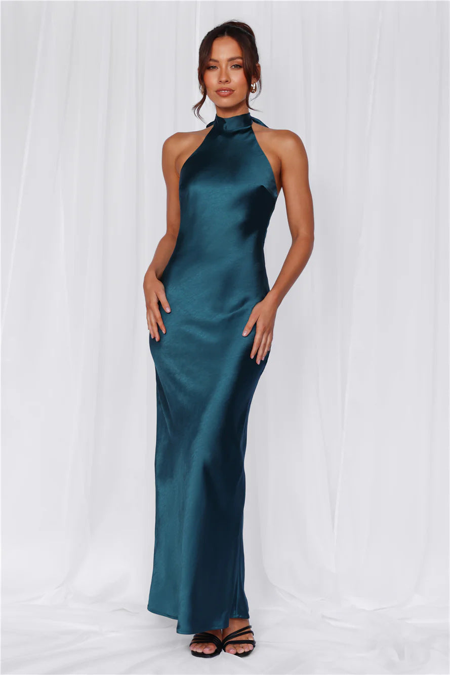 Damen Elegantes Satin-Maxikleid mit hohem Kragen und körpernahem Schnitt Nord Taschen
