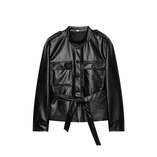 Damen Kurzjacke aus Kunstleder mit Taillengürtel, Pattentaschen und Stehkragen Nord Taschen