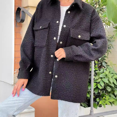 Damen Oversized Teddy-Übergangsjacke mit Brusttaschen und Druckknöpfen Nord Taschen