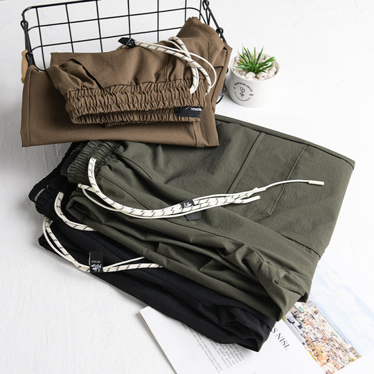 Herren Oversize-Cargohose aus leichtem Funktionsstoff mit Kordelzugbund und Mehrfachtaschen Nord Taschen