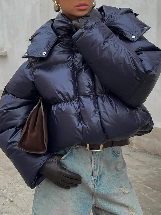 Damen Kurz geschnittene glänzende Oversize-Steppjacke mit hohem Kragen Nord Taschen