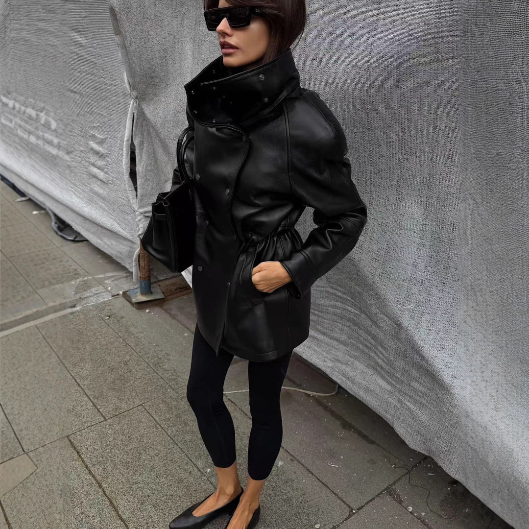 Damen Regenjacke aus Lederoptik mit hohem Stehkragen, Taillenzug und Druckknopffront Nord Taschen