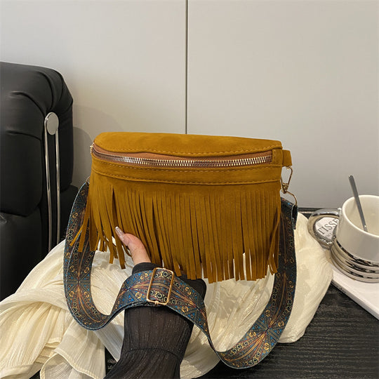 Damen Umhängetasche mit fransigen Details und dekorativem Gürtel Nord Taschen