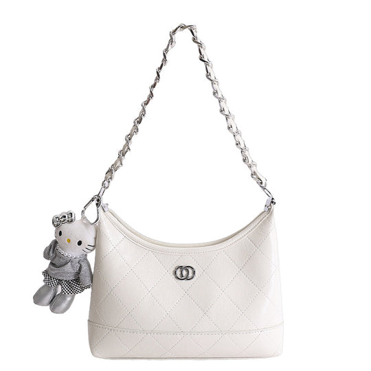 Damen modische Schultertasche mit elegantem Kettenriemen und verspieltem Anhänger Nord Taschen