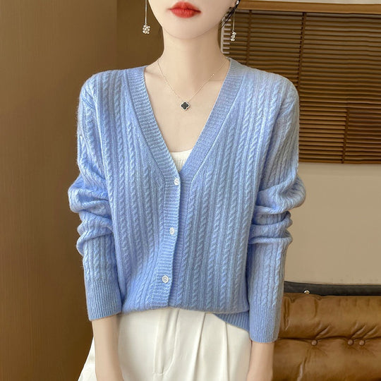 Damen Kurzgeschnittener Feinstrick-Cardigan mit V‑Ausschnitt, feiner Rippenstruktur und Perlmuttknöpfen Nord Taschen
