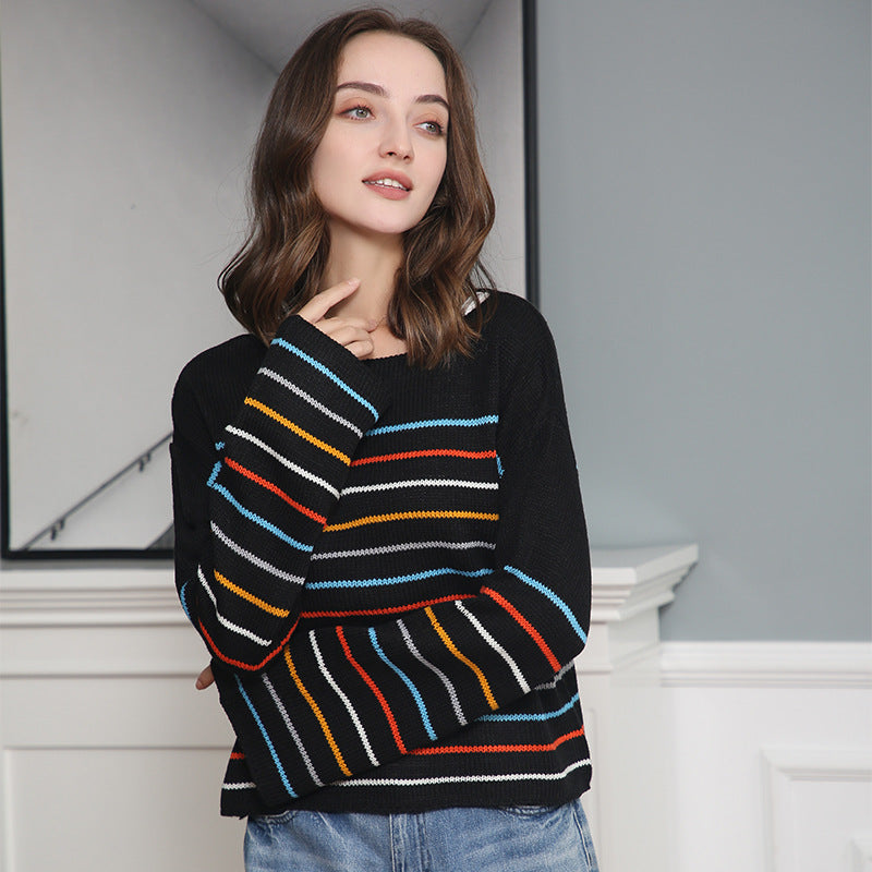 Damen Kurzgeschnittener Feinstrick-Pullover mit Rundhalsausschnitt, mehrfarbigen Horizontalstreifen und überschnittenen Schultern Nord Taschen