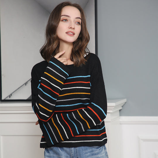 Damen Kurzgeschnittener Feinstrick-Pullover mit Rundhalsausschnitt, mehrfarbigen Horizontalstreifen und überschnittenen Schultern Nord Taschen