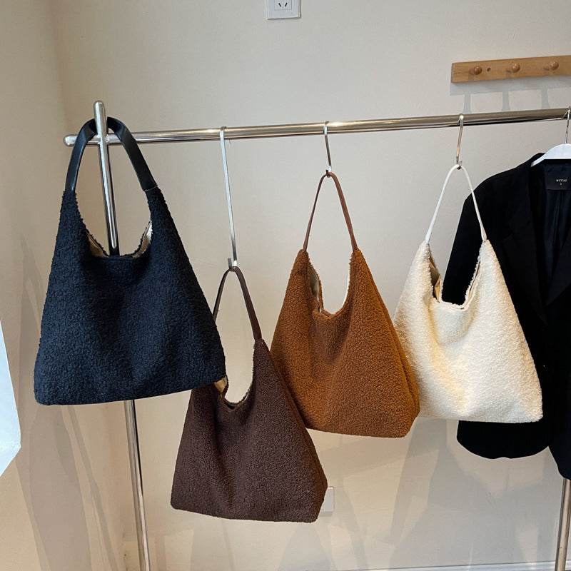 Damen Hobo-Tasche mit flauschigem Obermaterial und praktischem Tragegriff Nord Taschen