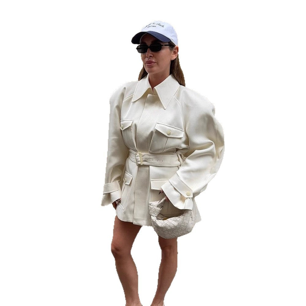 Damen Kurzblazer‑Mantel im Safari‑/Utility‑Look mit Taillengürtel und aufgesetzten Pattentaschen Nord Taschen