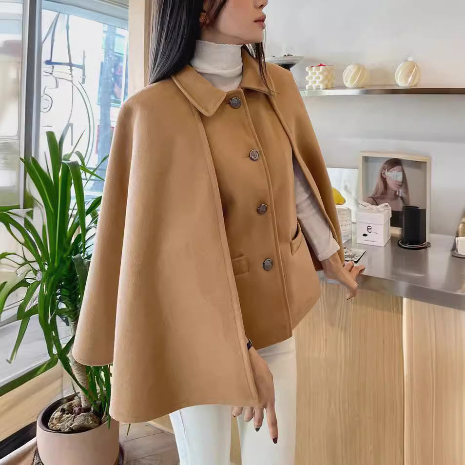 Damen Kurzer Wollmix-Cape-Mantel mit Hemdkragen und aufgesetzten Taschen Nord Taschen