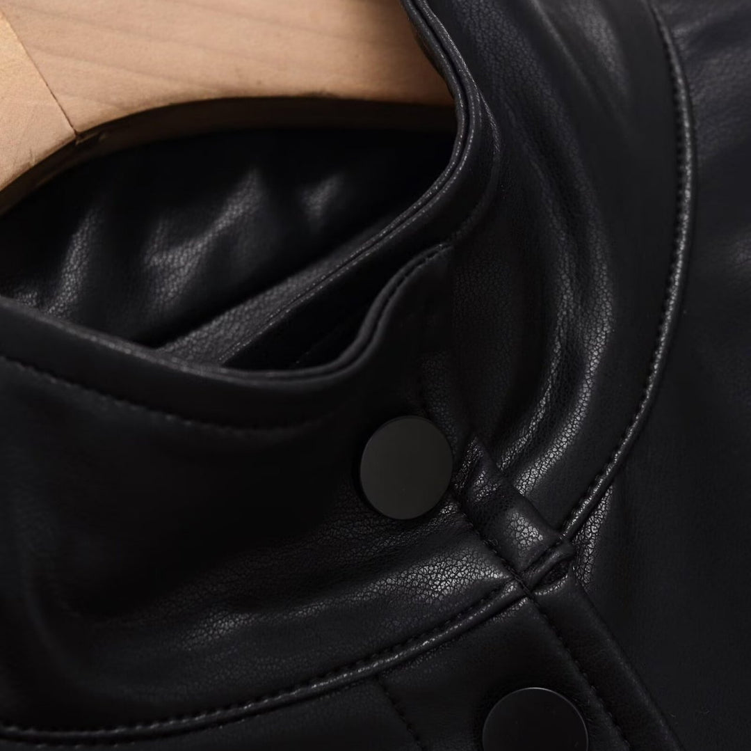 Damen Kurz geschnittener Oversize‑Bomber im Bikerstil aus veganer Lederoptik mit Stehkragen Nord Taschen