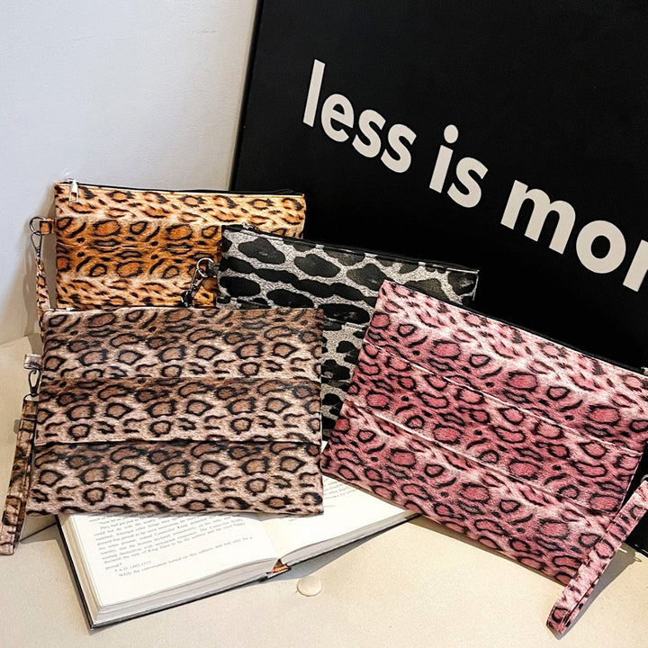 Damen Clutch mit tierischem Leoprint Nord Taschen