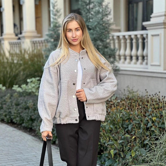 Damen Teddy-Fleece Bomberjacke im Boxy-Cut mit Druckknopfverschluss und aufgesetzten Taschen Nord Taschen