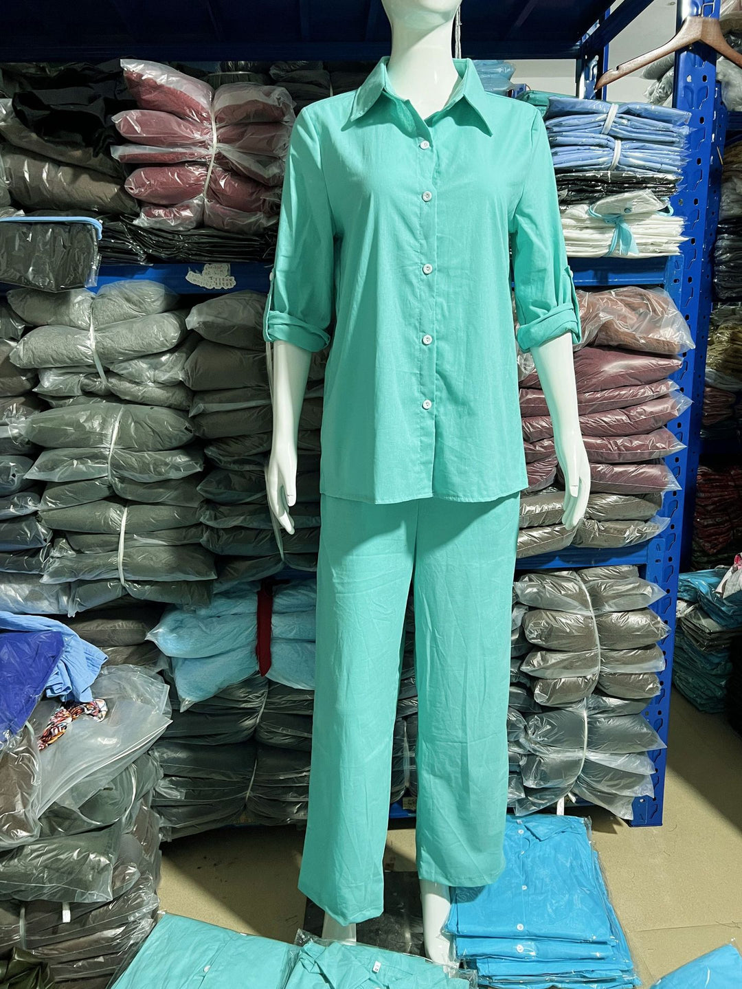 Damen Entspanntes Leinen-Set mit Oversize-Hemd und weiter Palazzo-Hose Nord Taschen