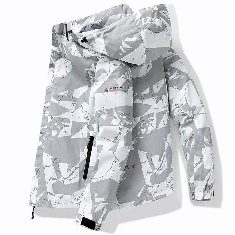 Herren Technische wasserdichte Kapuzenjacke mit grafischem Camouflage‑Print, Reißverschlusstaschen und verstellbarem Saum Nord Taschen