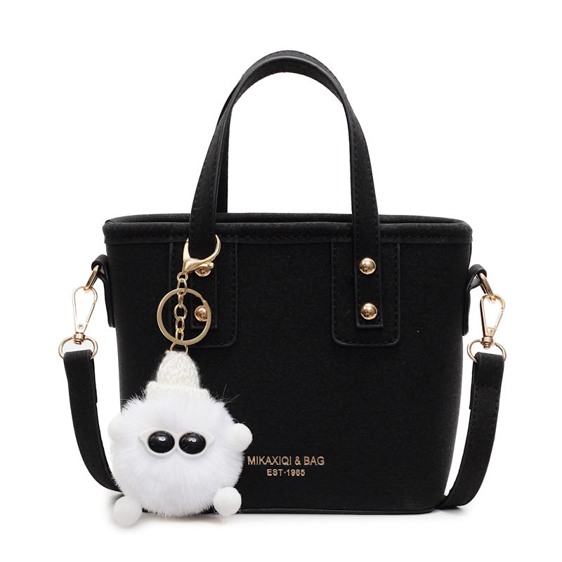 Damen Mini-Tasche mit abnehmbarem Plüschanhänger Nord Taschen