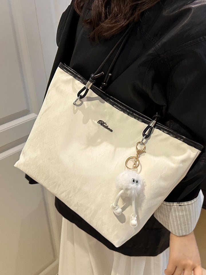 Damen modische Tragetasche mit gefaltetem Obermaterial und verspieltem Anhänger Nord Taschen