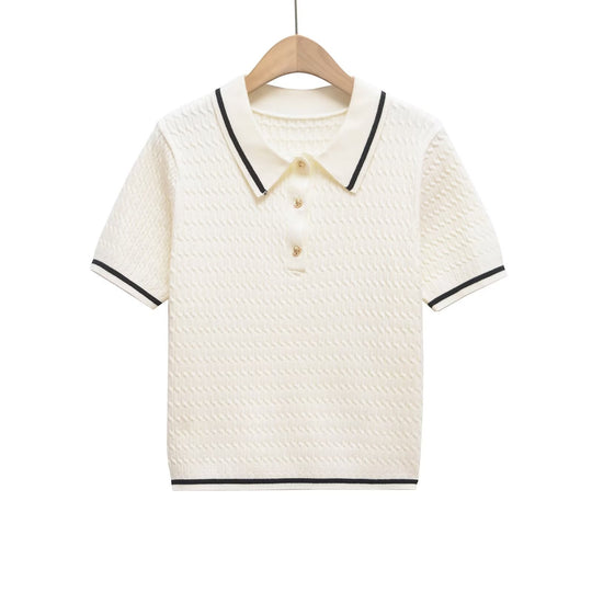 Damen Poloshirt mit strukturiertem Material und edlen Knopfdetails