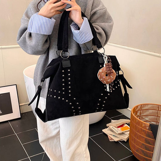 Damen elegante Shopper-Tasche aus hochwertigem Wildleder mit modischen Nieten Nord Taschen