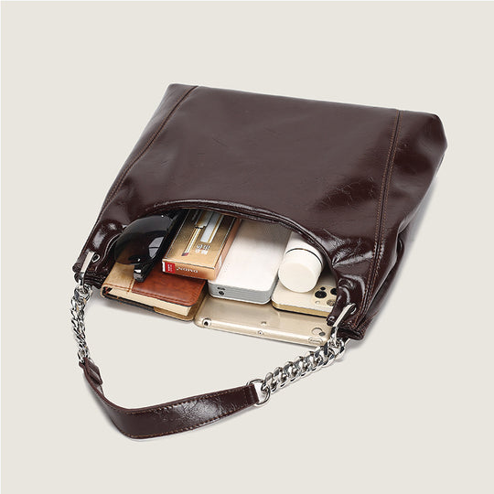 Damen Hobo-Tasche aus glänzendem Kunstleder mit luxuriösen Kettenakzenten Nord Taschen