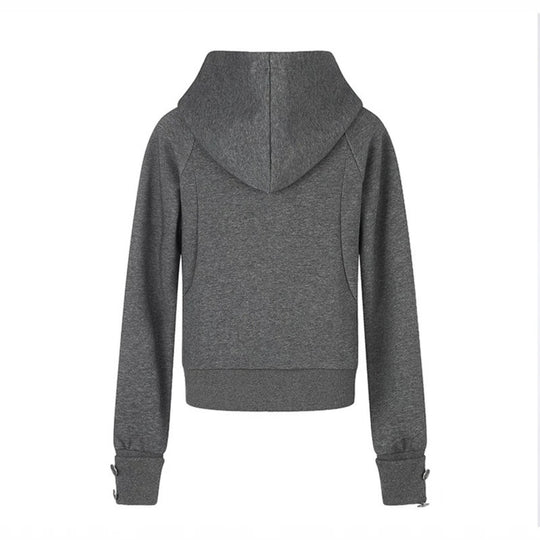 Damen taillierte Kapuzen‑Sweatjacke mit Frontreißverschluss, Nietenbesatz und Taschenapplikation Nord Taschen