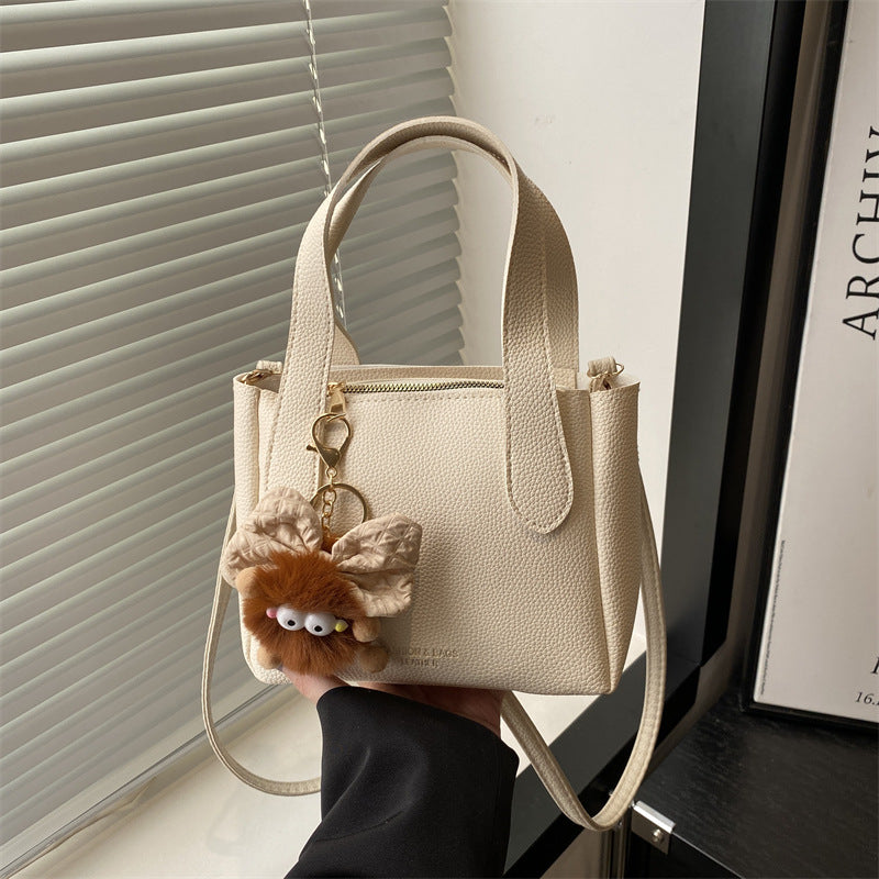 Damen Mini-Tasche mit verspieltem Tieranhänger Nord Taschen