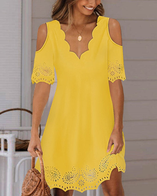 Damen Freizeitkleid mit eleganten Cut-Outs und Spitzenverzierung