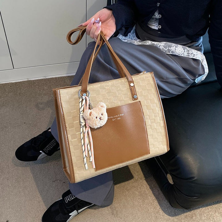 Damenmode Schultertasche mit stilvollem Karomuster Nord Taschen