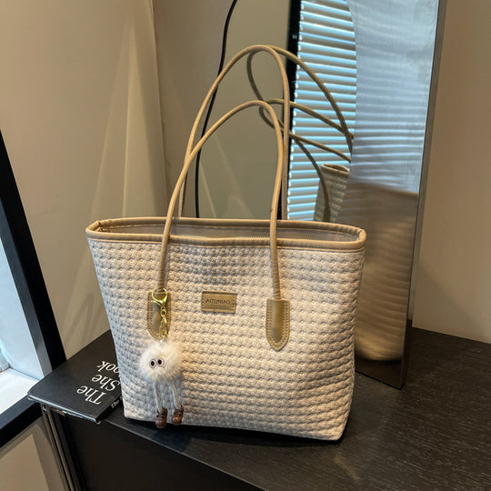 Damen Handtasche aus hochwertigem Flechtmaterial Nord Taschen