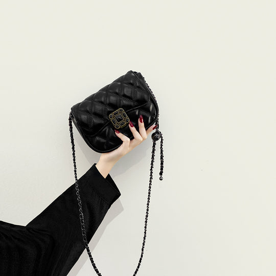Damen Umhängetasche mit strukturiertem Design und luxuriösem Kettenverschluss Nord Taschen