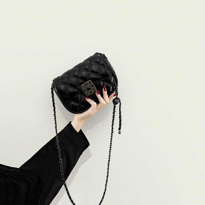 Damen Umhängetasche mit strukturiertem Design und luxuriösem Kettenverschluss Nord Taschen