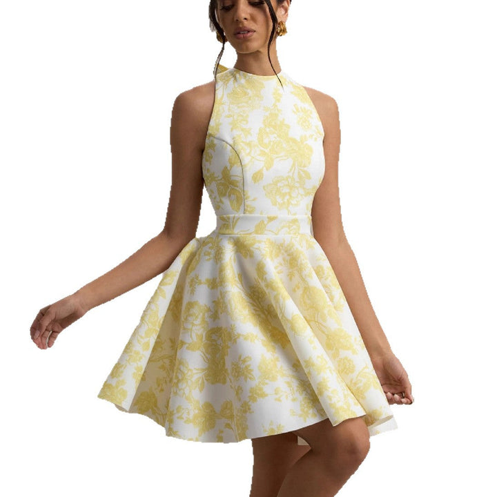 Damen Verspielt tailliertes Minimal-Kleid mit schwingendem Rock und halber Rückenansicht
