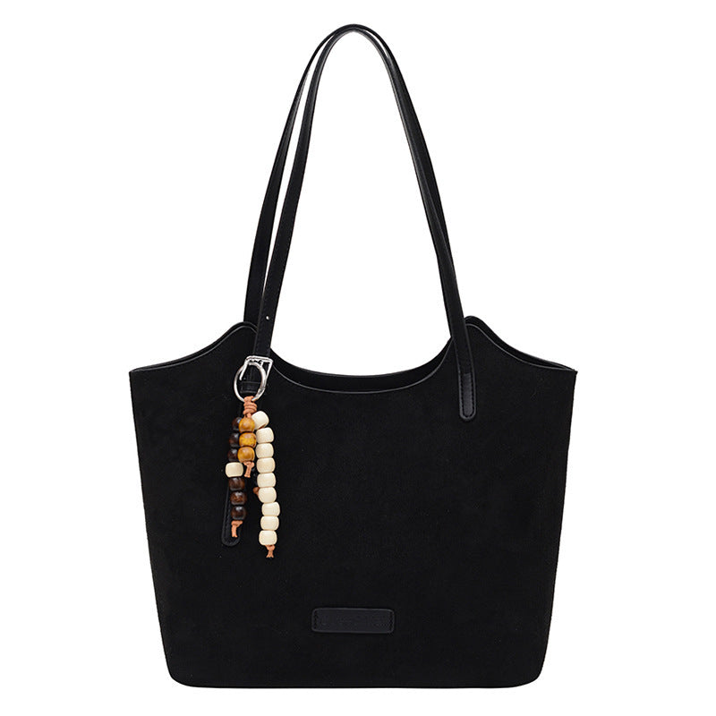 Damen modische Shopper-Tasche aus hochwertigem Wildleder mit verspieltem Anhänger Nord Taschen