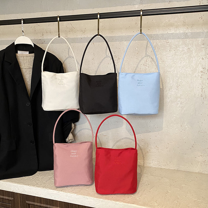 Damen praktische Umhängetasche mit minimalistischer Struktur Nord Taschen