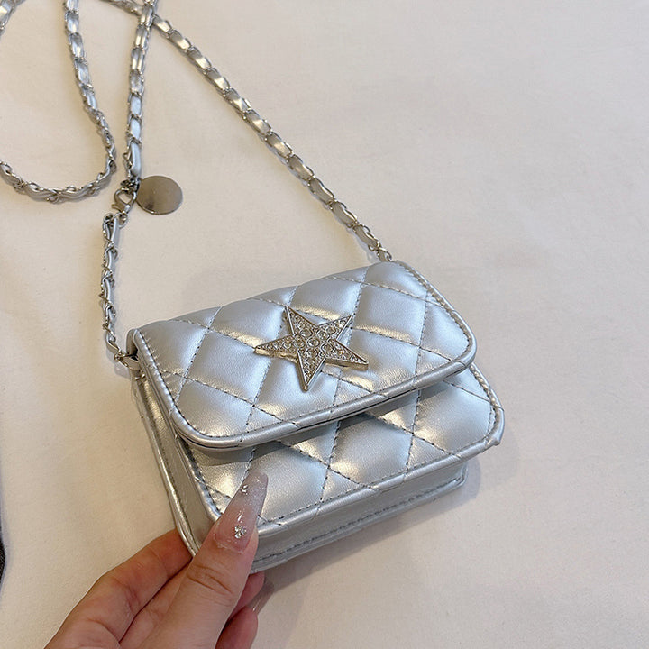 Damen Clutch-Tasche mit eleganter Steppmusterung und funkelndem Sternenanhänger Nord Taschen