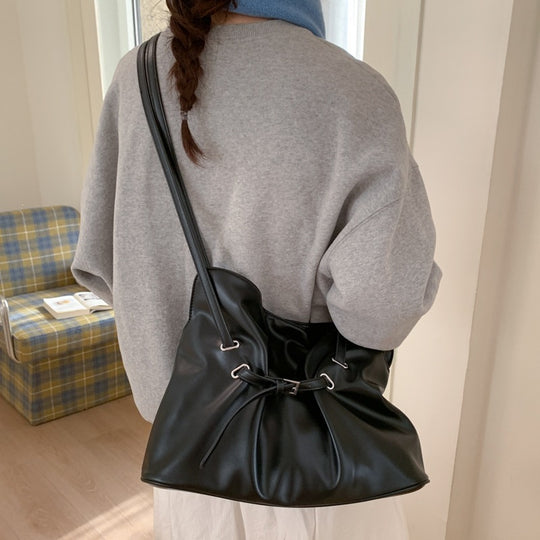 Damen Umhängetasche aus hochwertigem Kunstleder mit verstellbarem Kordelzug Nord Taschen