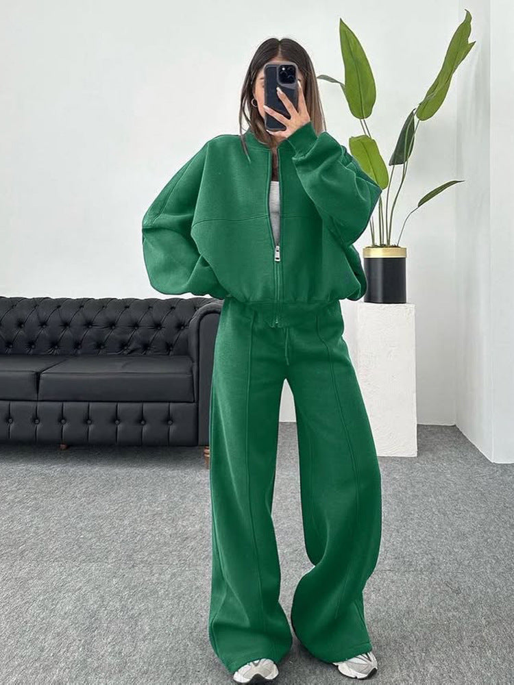 Damen sportive Oversize-Fleecejacke mit diagonaler Reißverschluss-Optik und weit geschnittener High-Waist-Jogginghose Nord Taschen