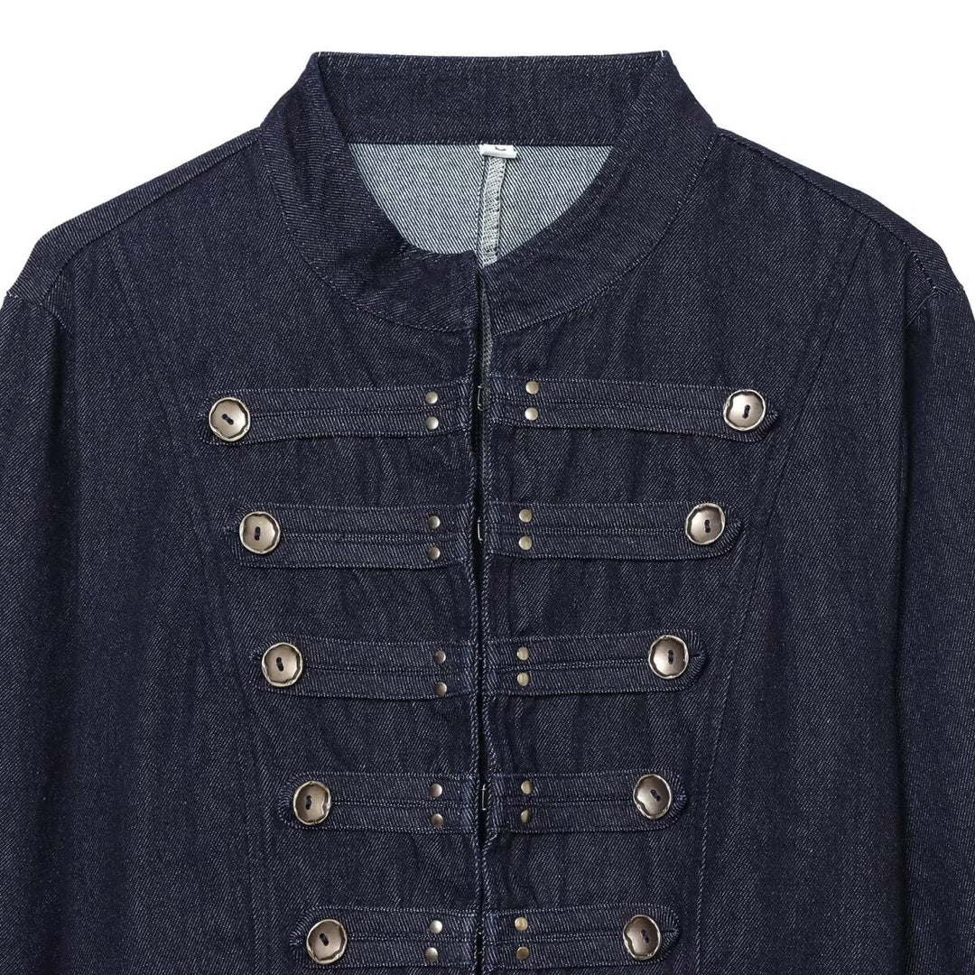 Damen kurze Denim‑Militärjacke mit Stehkragen und dekorativer Zierknopfleiste Nord Taschen