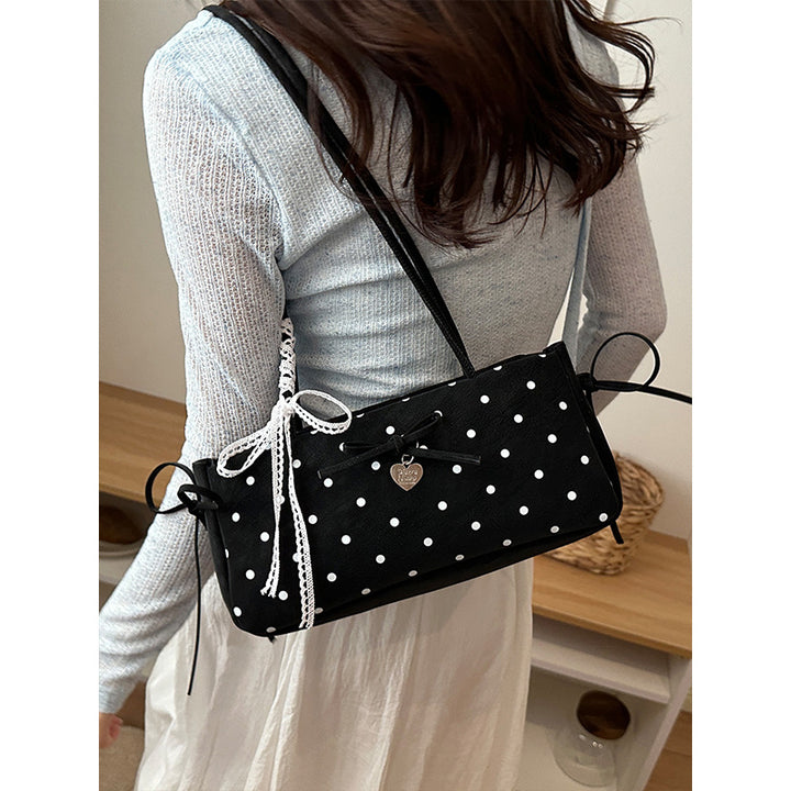 Damen Handtasche mit spielerischem Punktemuster und eleganten Details Nord Taschen