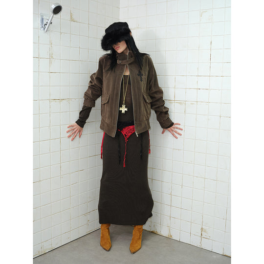 Herren Kurz geschnittener Velours‑Blousonjacke mit Funnelkragen, aufgesetzten Pattentaschen und Zierkreuz‑Applikation Nord Taschen