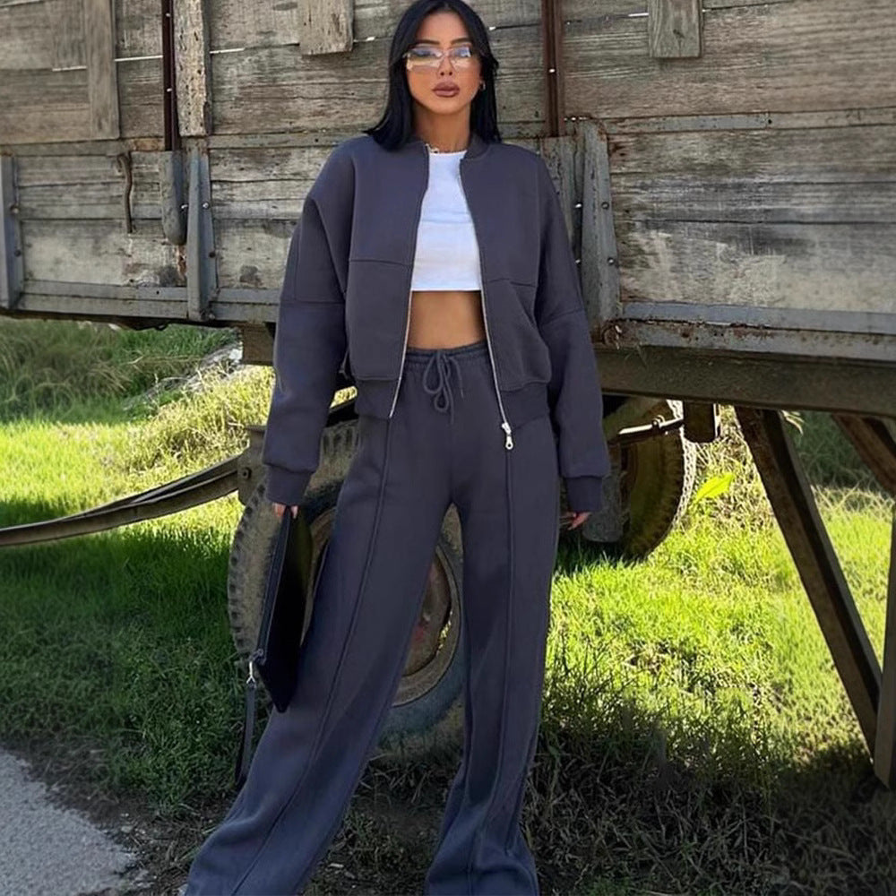Damen sportive Oversize-Fleecejacke mit diagonaler Reißverschluss-Optik und weit geschnittener High-Waist-Jogginghose Nord Taschen