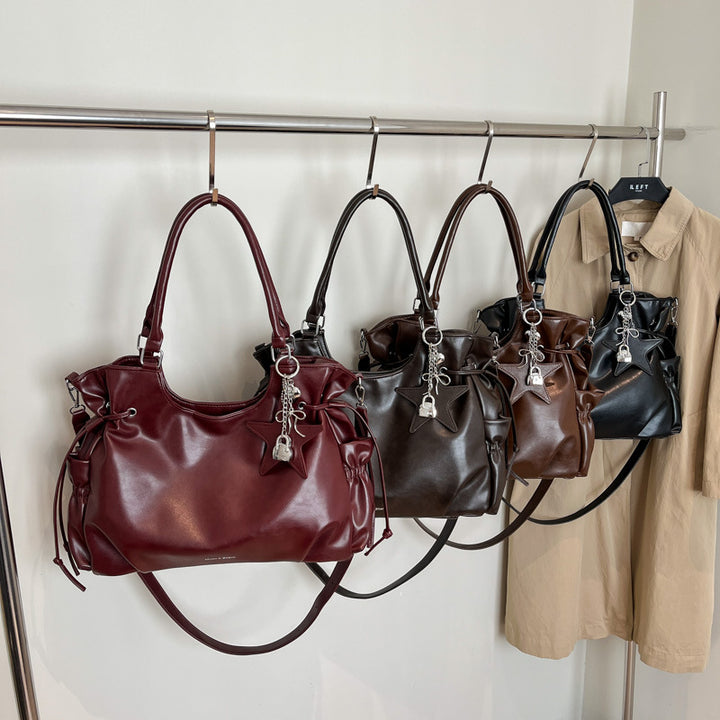 Damen Schultertasche mit modernen Raffungselementen Nord Taschen