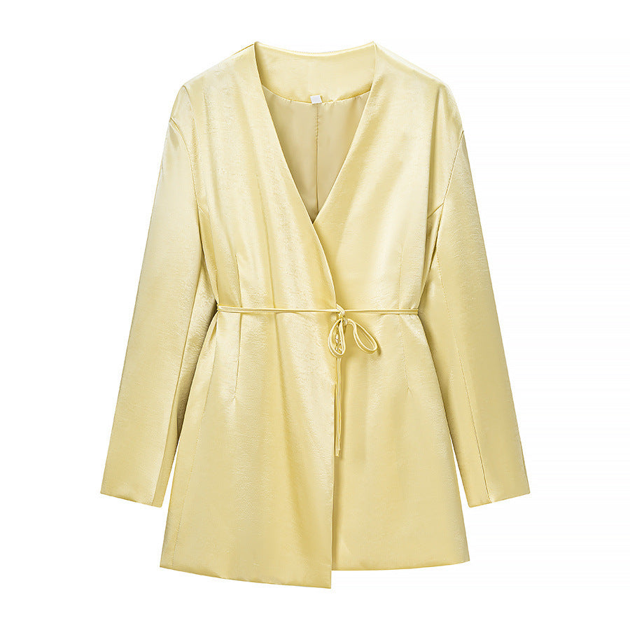 Damen Zweiteiliges Satin-Ensemble mit Wickelblazer und weiter Plissee-Hose Nord Taschen