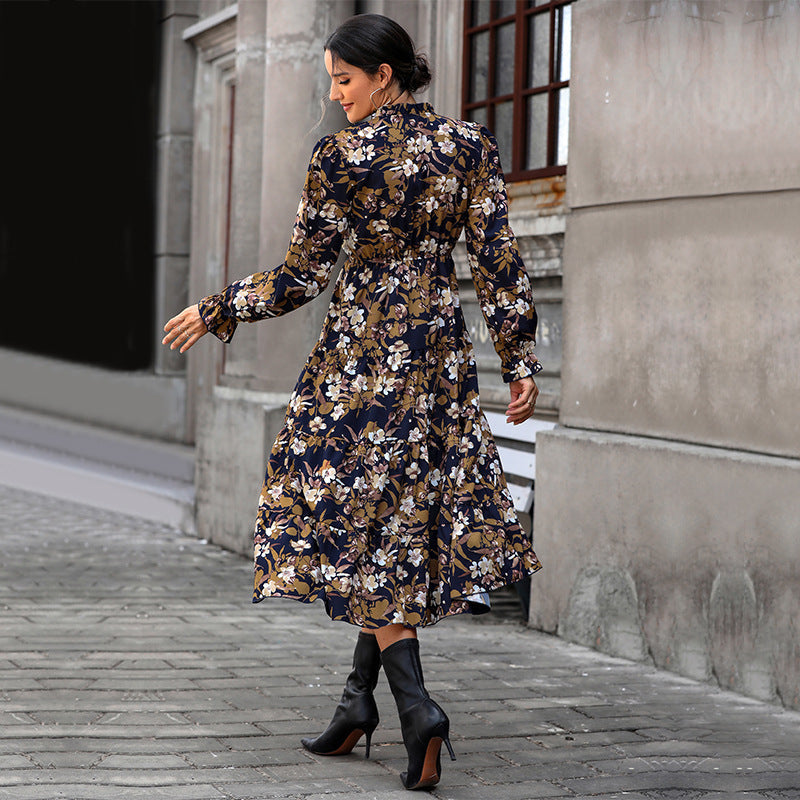 Damen Fließendes Blumen‑Midikleid mit V‑Ausschnitt, Smok‑Taillenband und Stufenrock Nord Taschen