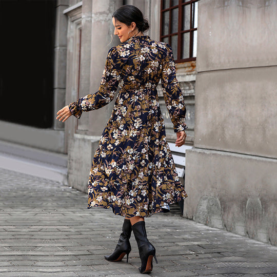 Damen Fließendes Blumen‑Midikleid mit V‑Ausschnitt, Smok‑Taillenband und Stufenrock Nord Taschen