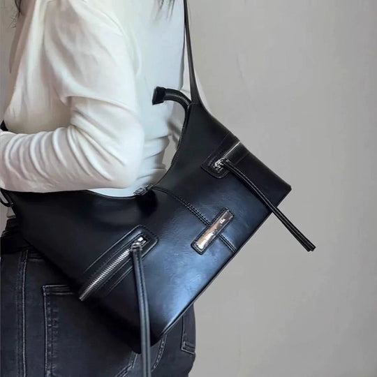 Damen Umhängetasche aus hochwertigem glänzendem Kunstleder mit praktischen Reißverschlussfächern Nord Taschen