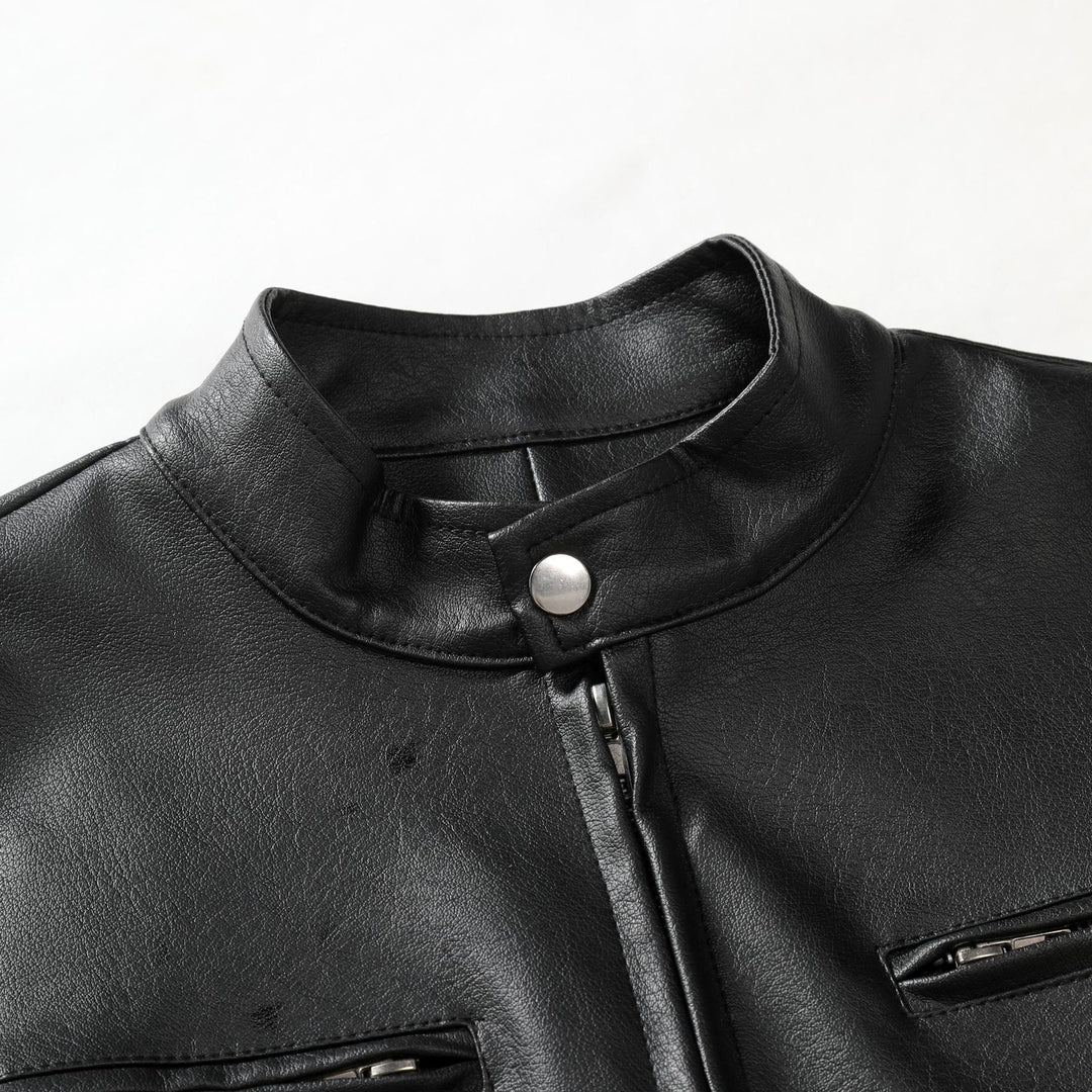 Herren Schmale Lederjacke im Urban-Bikerstil mit Stehkragen und Brust-Reißverschlusstaschen Nord Taschen